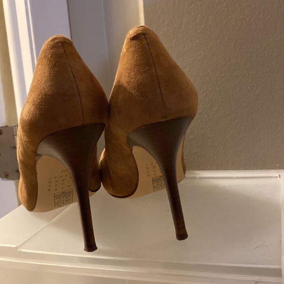 White House Black Market suede pumps - Picture 3 of 4